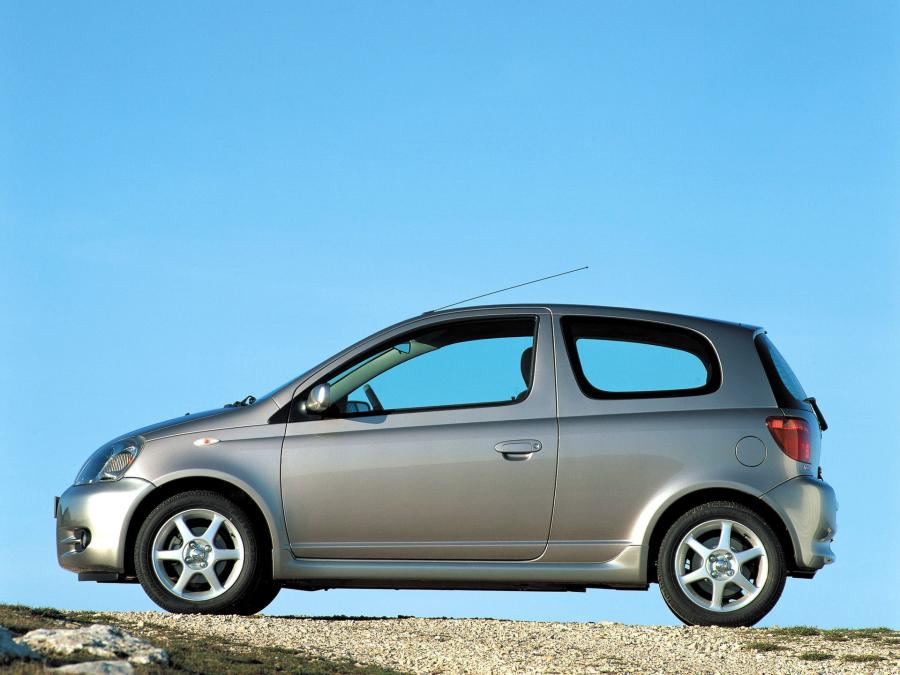  Toyota Yaris T-Sport 2001 года  (фото 13 из 24)